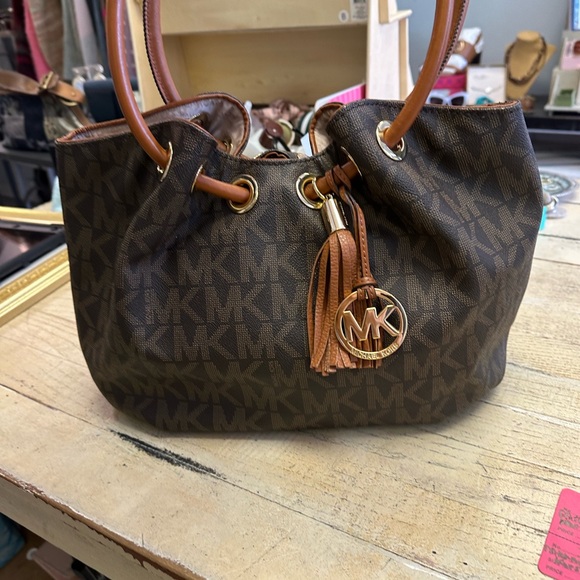 MICHAEL KORS RING TOTE,BROWN LEATHER,GOLD MK LOGO - Picture 5 of 11